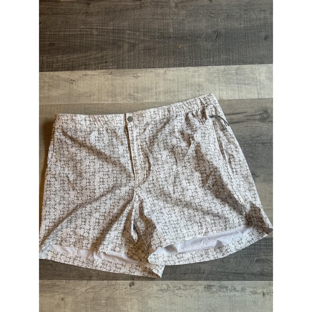 VRST Resort Shorts Mens XL White Silver Stamped Geo Slim Fit Swim Quick Dry